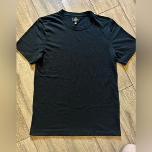 Men’s black t shirt